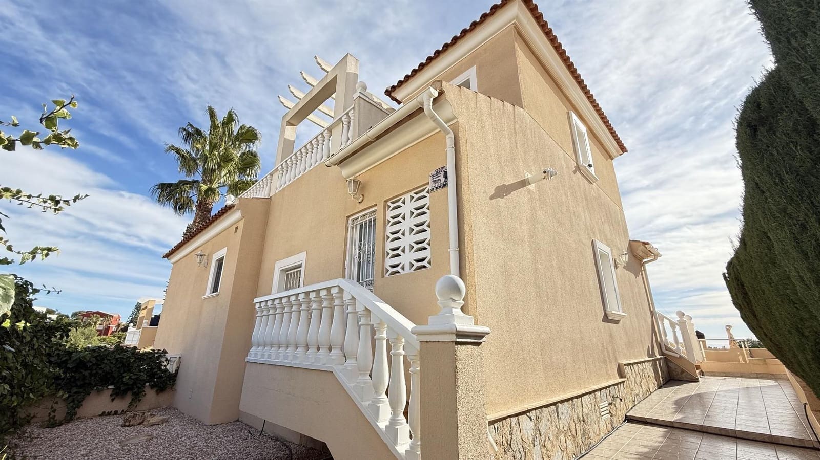 5 slaapkamer Villa te koop in Blue Lagoon met zwembad garage - € 339.000 (Ref: 9891371)