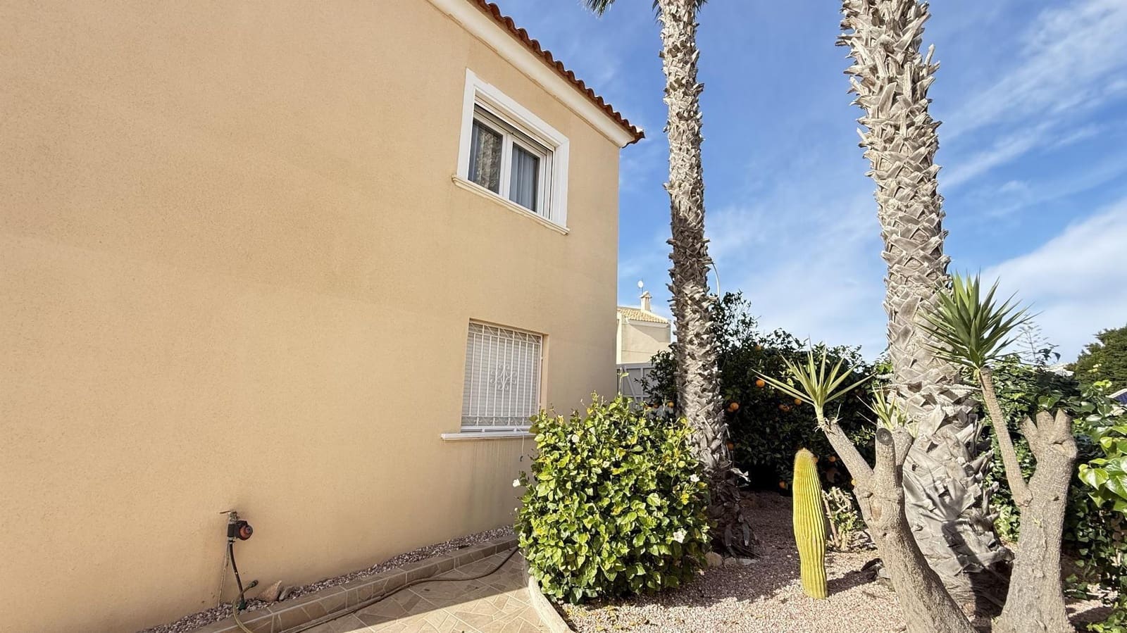 5 slaapkamer Villa te koop in Blue Lagoon met zwembad garage - € 339.000 (Ref: 9891371)