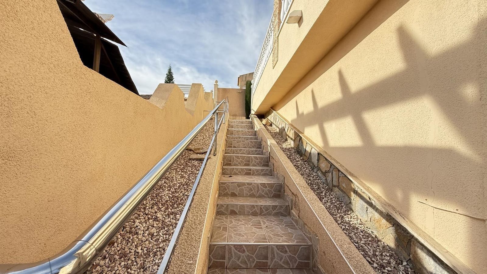 5 slaapkamer Villa te koop in Blue Lagoon met zwembad garage - € 339.000 (Ref: 9891371)