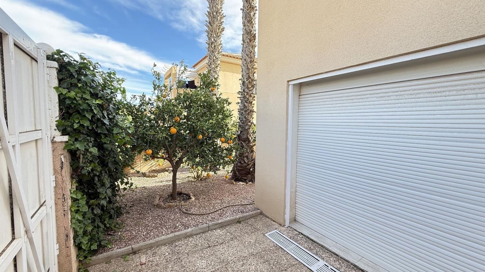 5 slaapkamer Villa te koop in Blue Lagoon met zwembad garage - € 339.000 (Ref: 9891371)