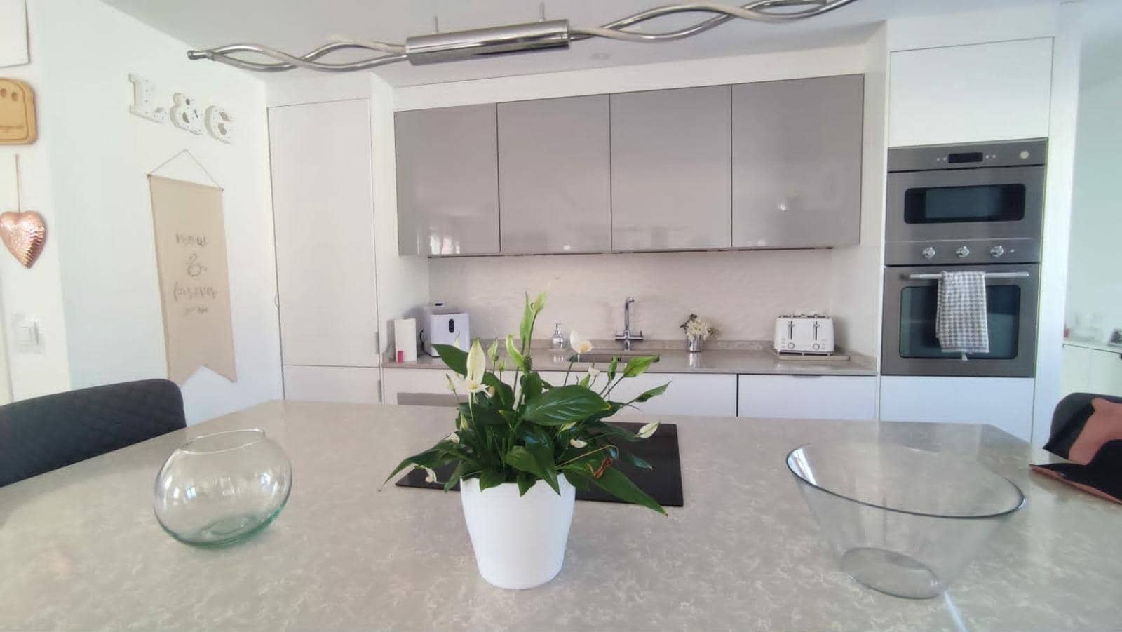 3 makuuhuone Huvila myytävänä paikassa San Miguel de Salinas mukana uima-altaan 
autotalli - 350 000 € (Ref: 9905310)