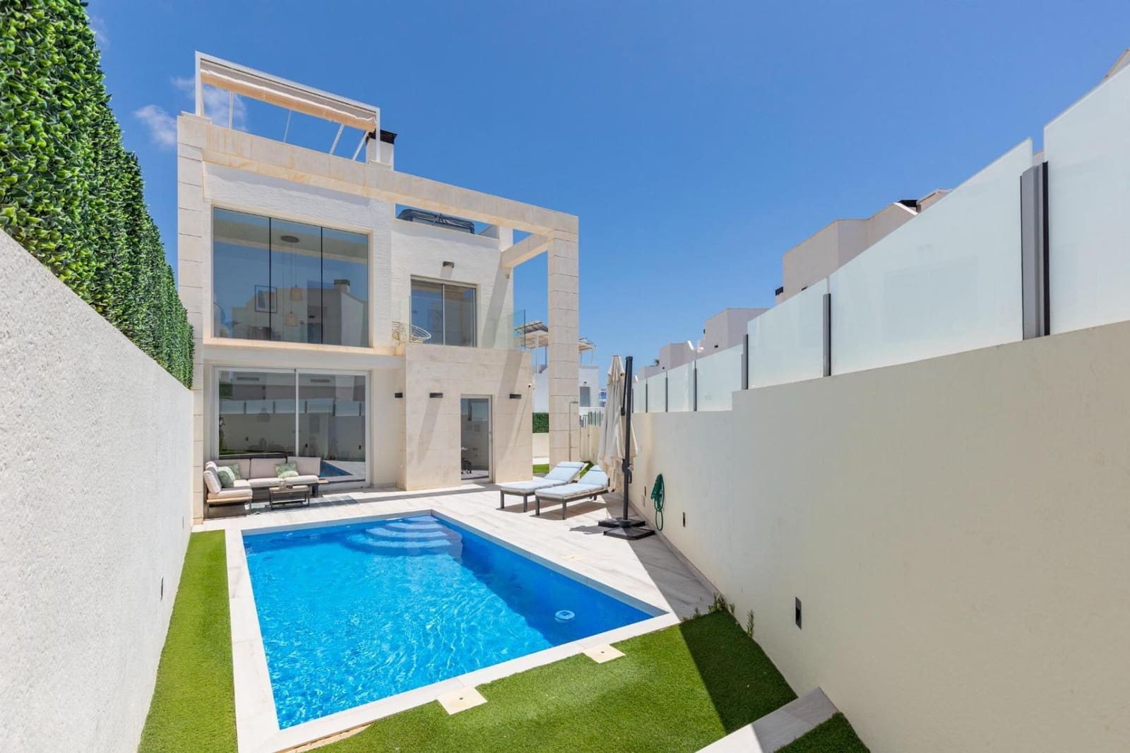 3 soverom Villa til salgs i Orihuela Costa med svømmebasseng - € 590 000 (Ref: 9909718)