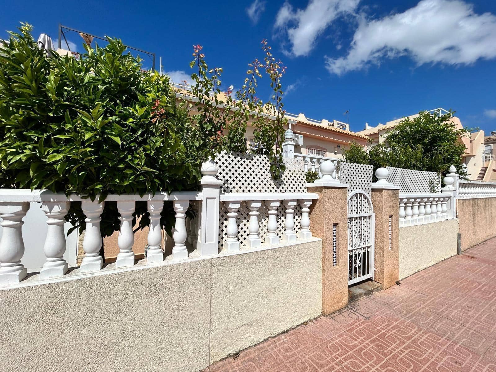 2 soverom Bungalow til salgs i La Florida med svømmebasseng - € 140 000 (Ref: 9932389)