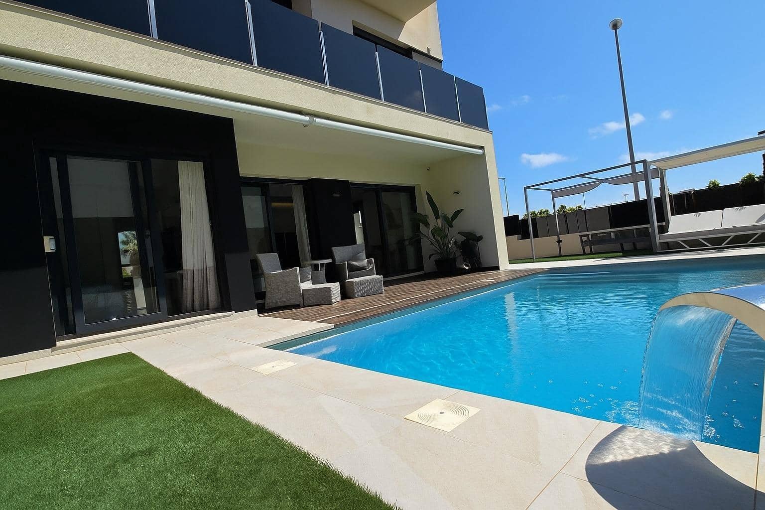 4 soverom Villa til salgs i Orihuela Costa med svømmebasseng garasje - € 735 000 (Ref: 9950726)