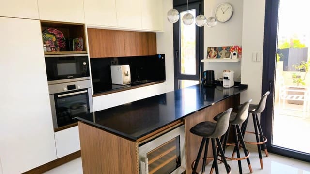 4 soverom Villa til salgs i Lomas de Cabo Roig - Los Dolses, Orihuela med svømmebasseng garasje - € 735 000 (Ref: 9950726)