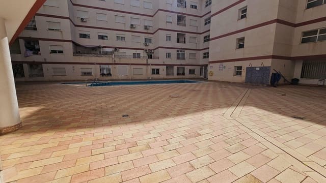 2 quarto Apartamento para venda em Parque de las Naciones, Torrevieja com piscina - 119 000 € (Ref: 9960010)