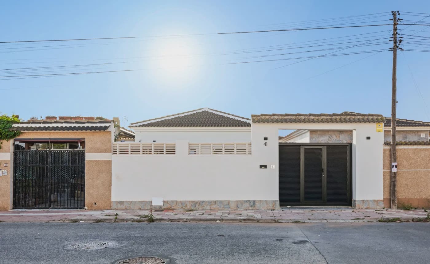 3 chambre Villa/Maison à vendre à Torrevieja avec piscine - 499 000 € (Ref: 10003500)