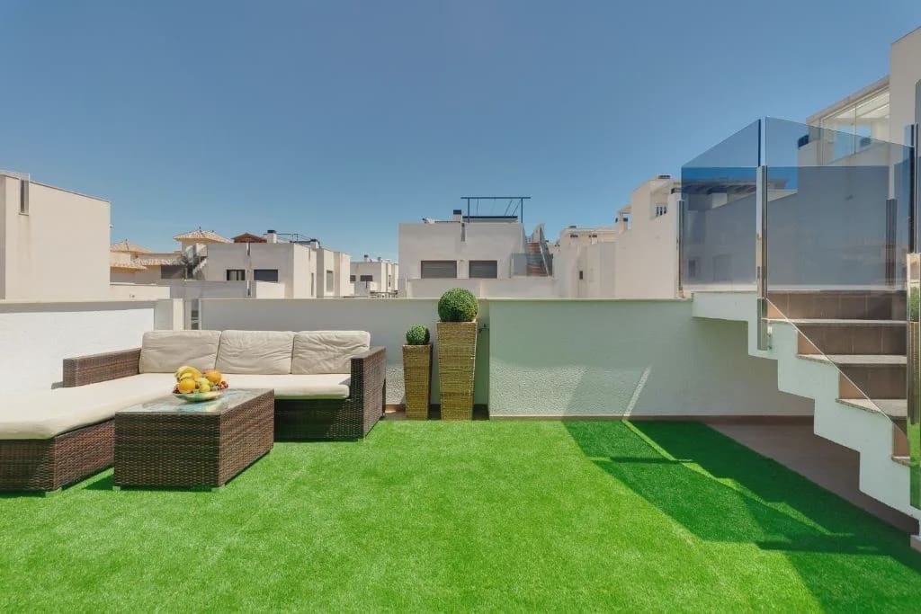 5 makuuhuone Huvila myytävänä paikassa Torrevieja mukana uima-altaan - 559 000 € (Ref: 10005893)