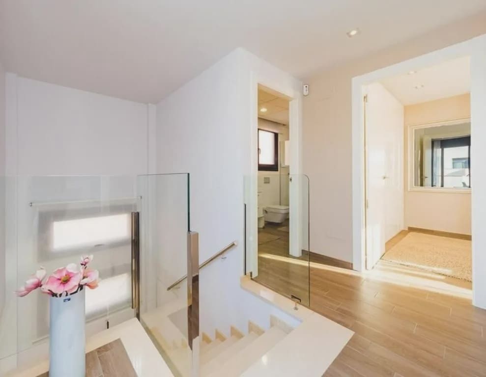 5 makuuhuone Huvila myytävänä paikassa Torrevieja mukana uima-altaan - 559 000 € (Ref: 10005893)