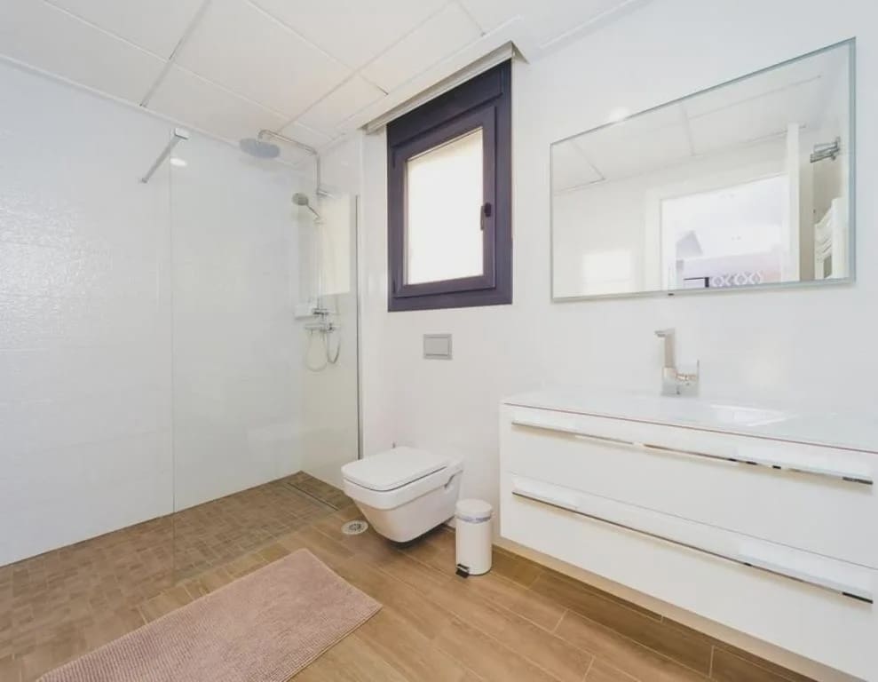 5 makuuhuone Huvila myytävänä paikassa Torrevieja mukana uima-altaan - 559 000 € (Ref: 10005893)