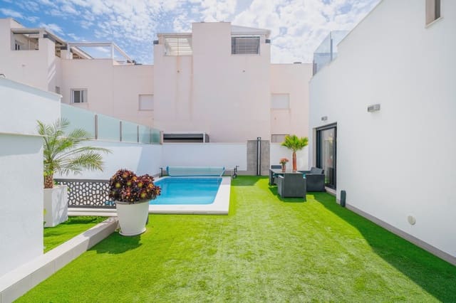 5 makuuhuone Huvila myytävänä paikassa Parque Acuático - Sector 25, Torrevieja mukana uima-altaan - 559 000 € (Ref: 10005893)