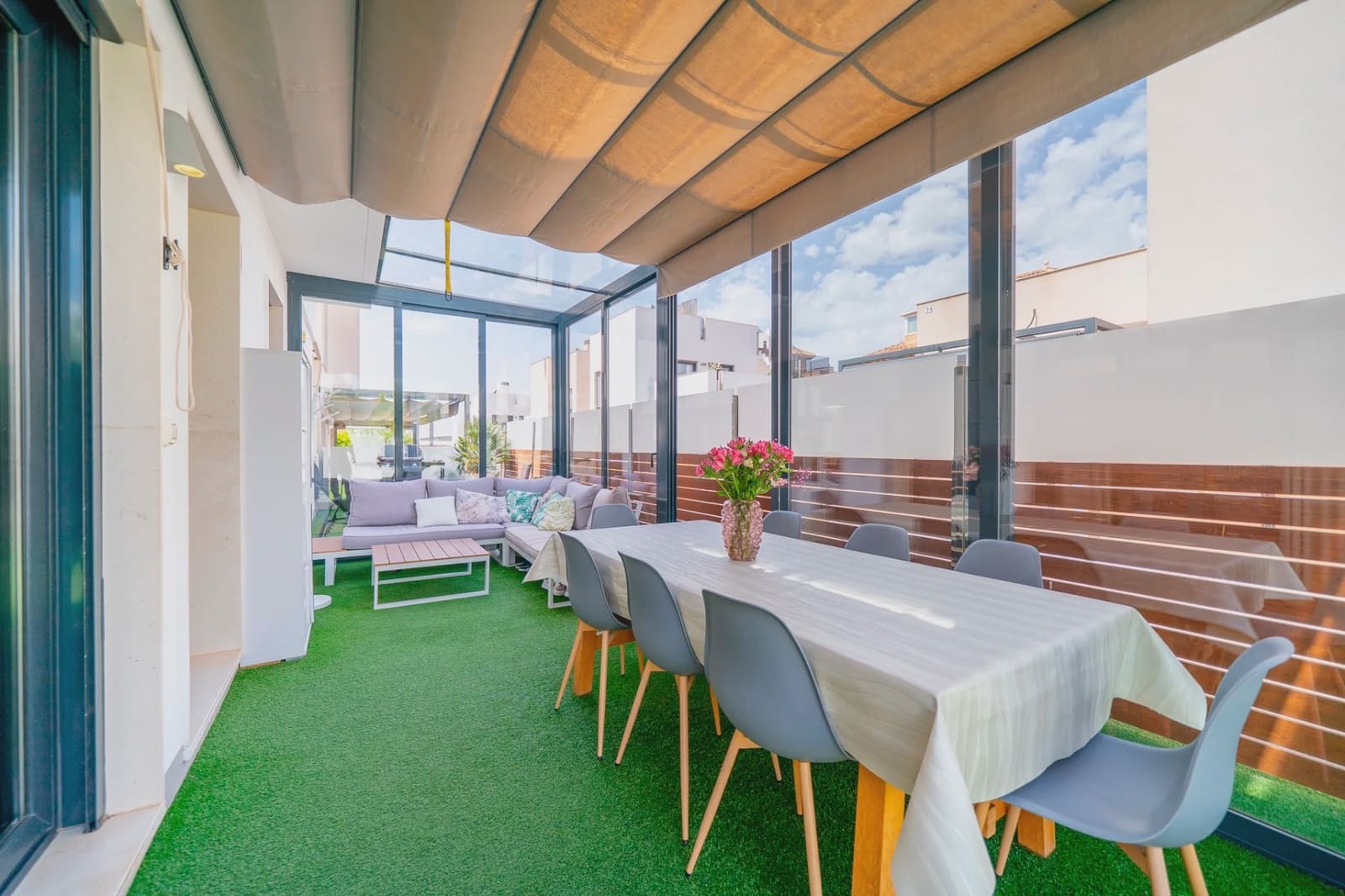 5 makuuhuone Huvila myytävänä paikassa Torrevieja mukana uima-altaan - 559 000 € (Ref: 10005893)
