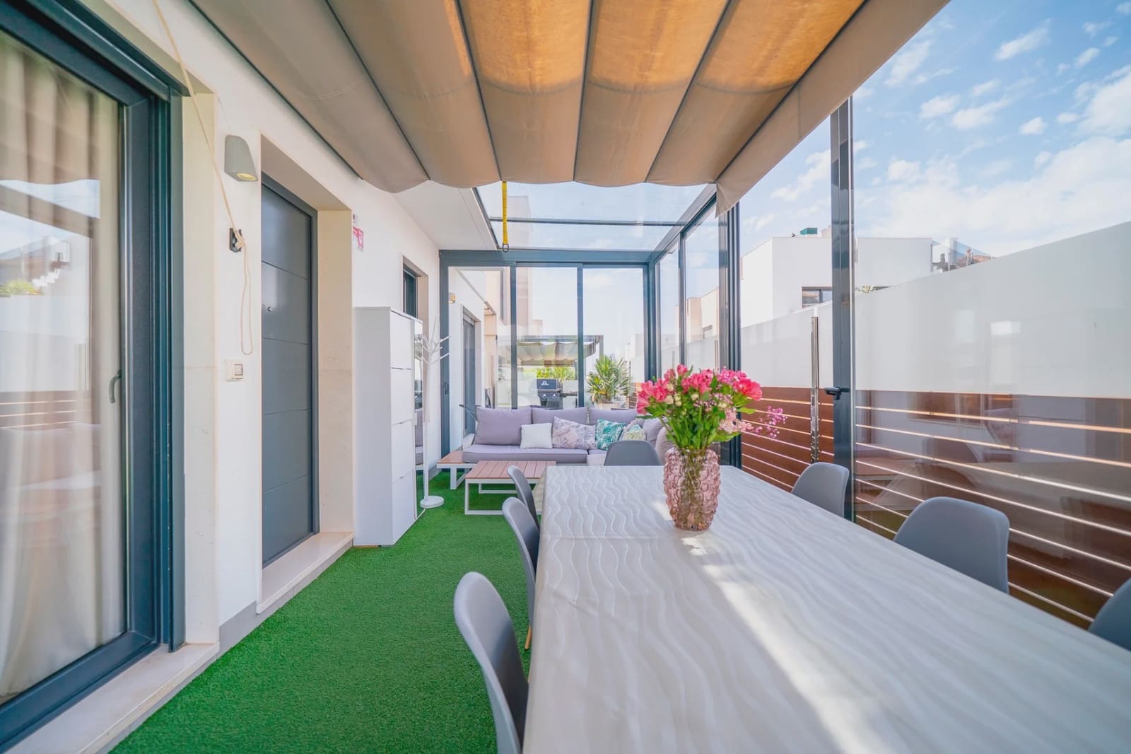 5 makuuhuone Huvila myytävänä paikassa Torrevieja mukana uima-altaan - 559 000 € (Ref: 10005893)