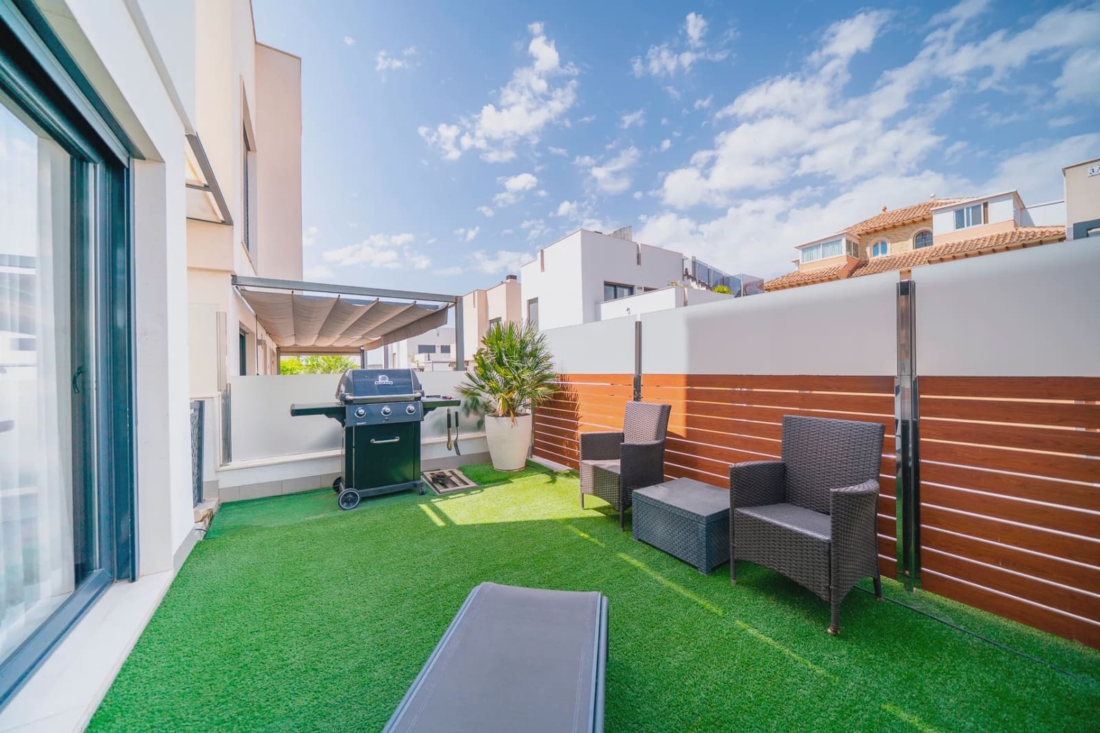 5 makuuhuone Huvila myytävänä paikassa Torrevieja mukana uima-altaan - 559 000 € (Ref: 10005893)