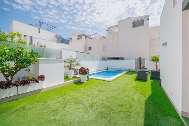 5 makuuhuone Huvila myytävänä paikassa Parque Acuático - Sector 25, Torrevieja mukana uima-altaan - 559 000 € (Ref: 10005893)