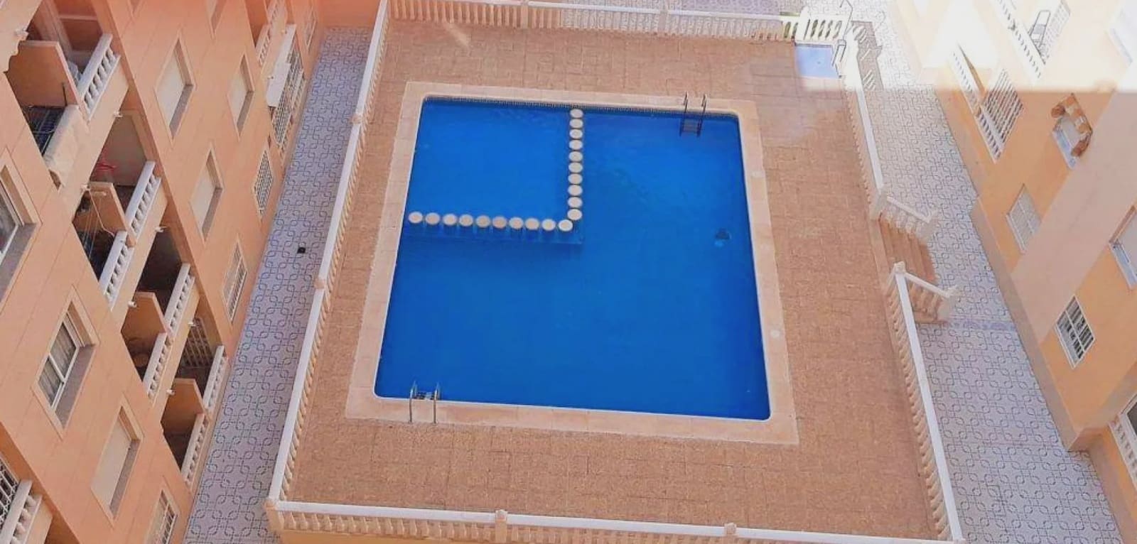 Apartamento de 2 habitaciones en Torrevieja en venta con piscina - 159.900 € (Ref: 10011672)