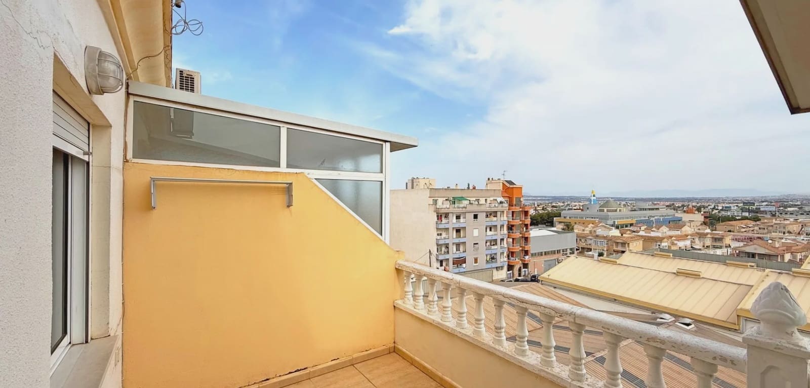 Apartamento de 2 habitaciones en Torrevieja en venta con piscina - 159.900 € (Ref: 10011672)