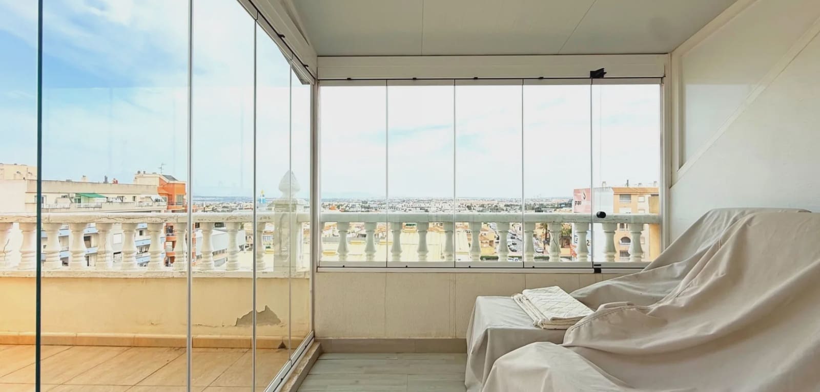 Apartamento de 2 habitaciones en Torrevieja en venta con piscina - 159.900 € (Ref: 10011672)
