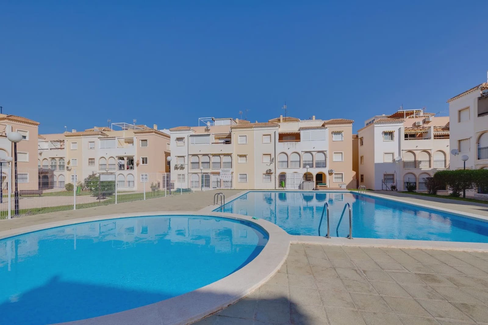 2 Zimmer Bungalow zu verkaufen in Torrevieja mit Pool - 149.900 € (Ref: 10011676)