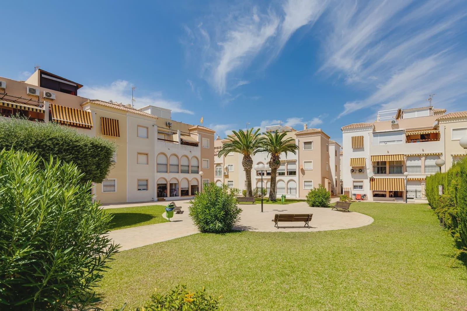 2 Zimmer Bungalow zu verkaufen in Torrevieja mit Pool - 149.900 € (Ref: 10011676)