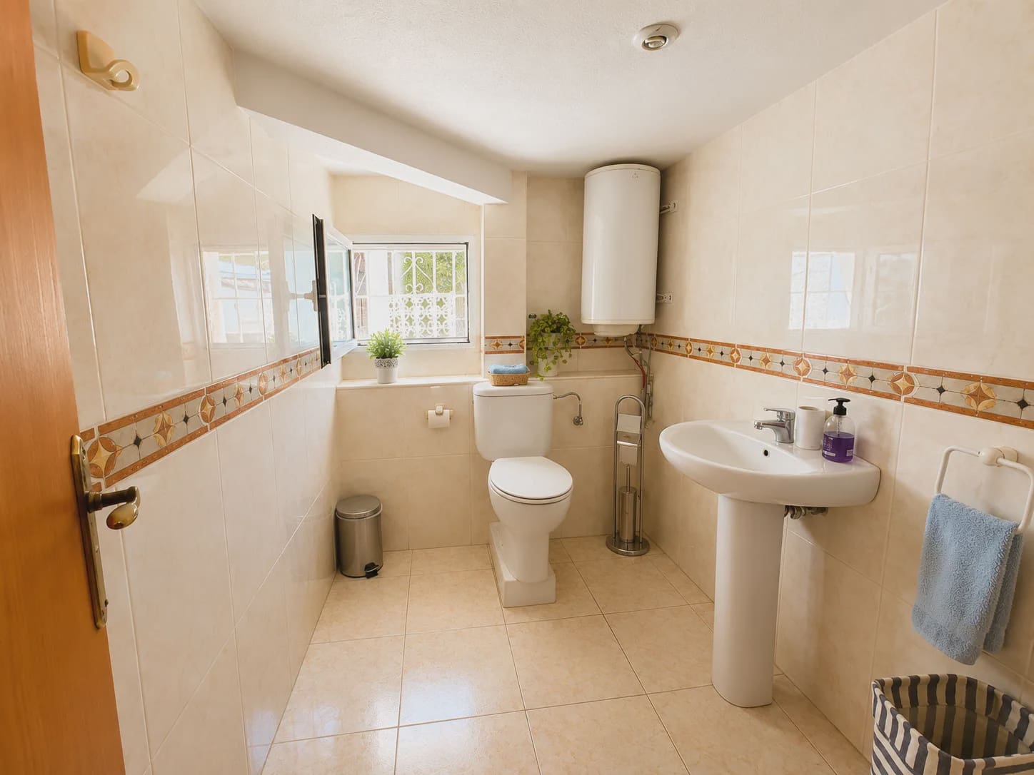 5 bedroom Villa for sale in Torrevieja with pool garage - € 399,000 (Ref: 10011677)