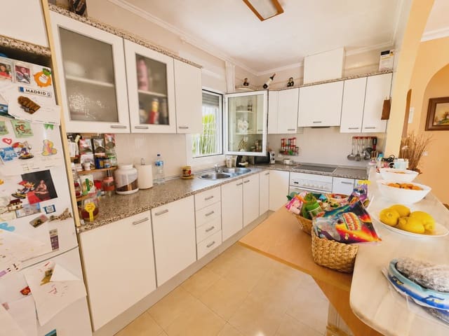 5 slaapkamer Villa te koop in El Chaparral, Torrevieja met zwembad garage - € 399.000 (Ref: 10011677)