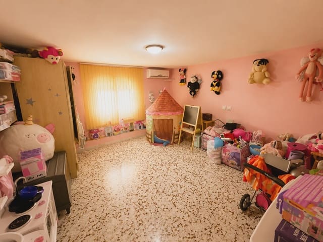 5 slaapkamer Villa te koop in El Chaparral, Torrevieja met zwembad garage - € 399.000 (Ref: 10011677)