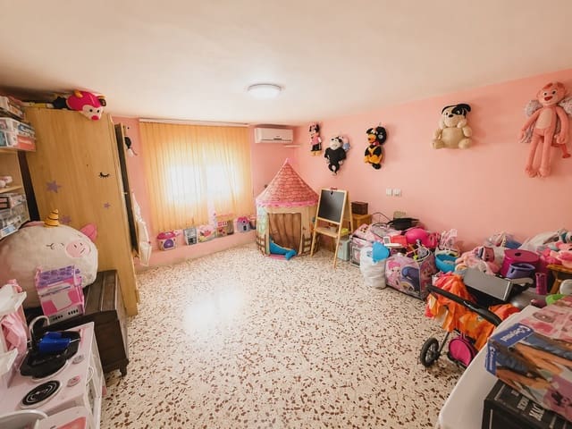 5 slaapkamer Villa te koop in El Chaparral, Torrevieja met zwembad garage - € 399.000 (Ref: 10011677)