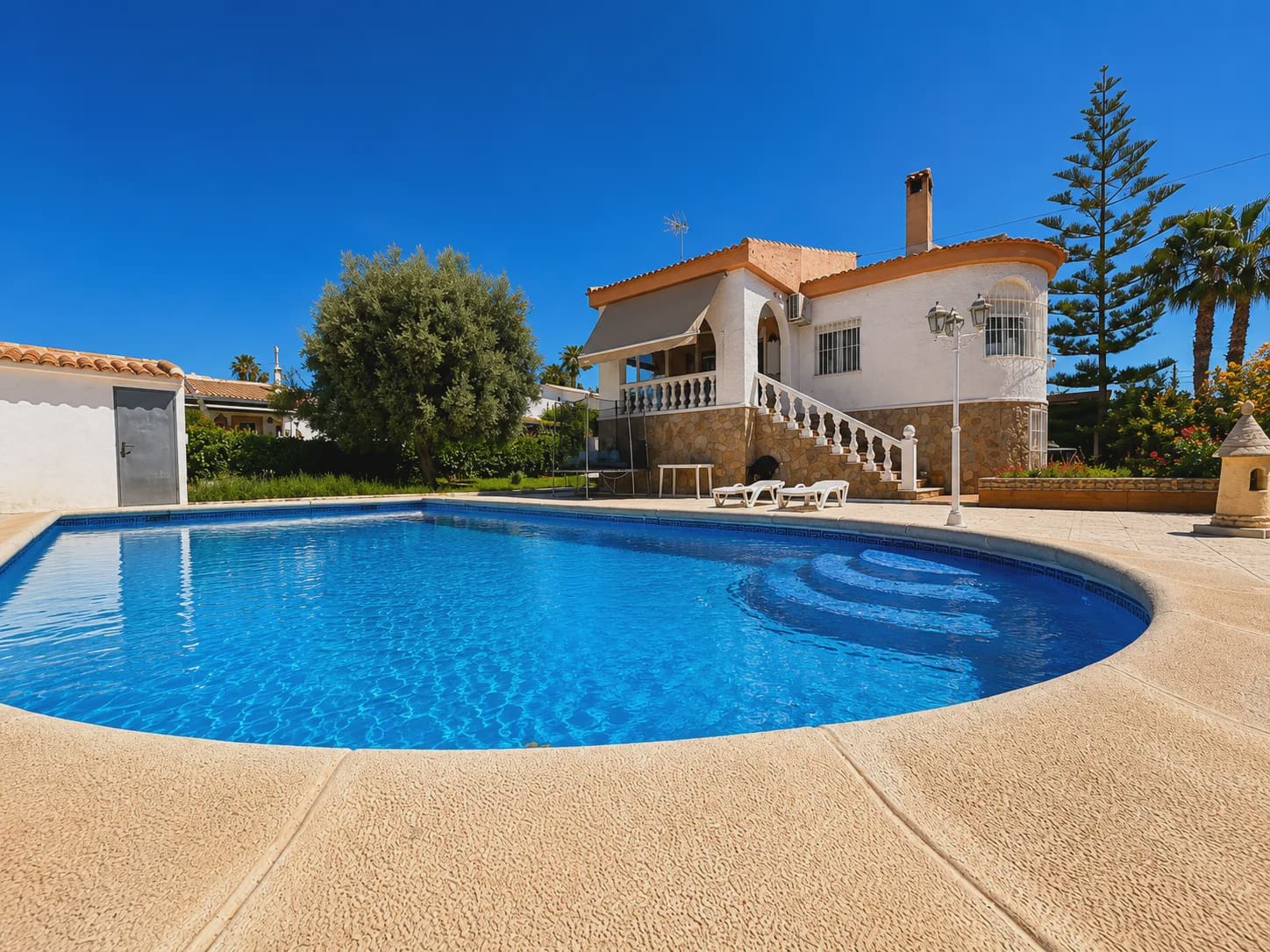 5 bedroom Villa for sale in Torrevieja with pool garage - € 399,000 (Ref: 10011677)