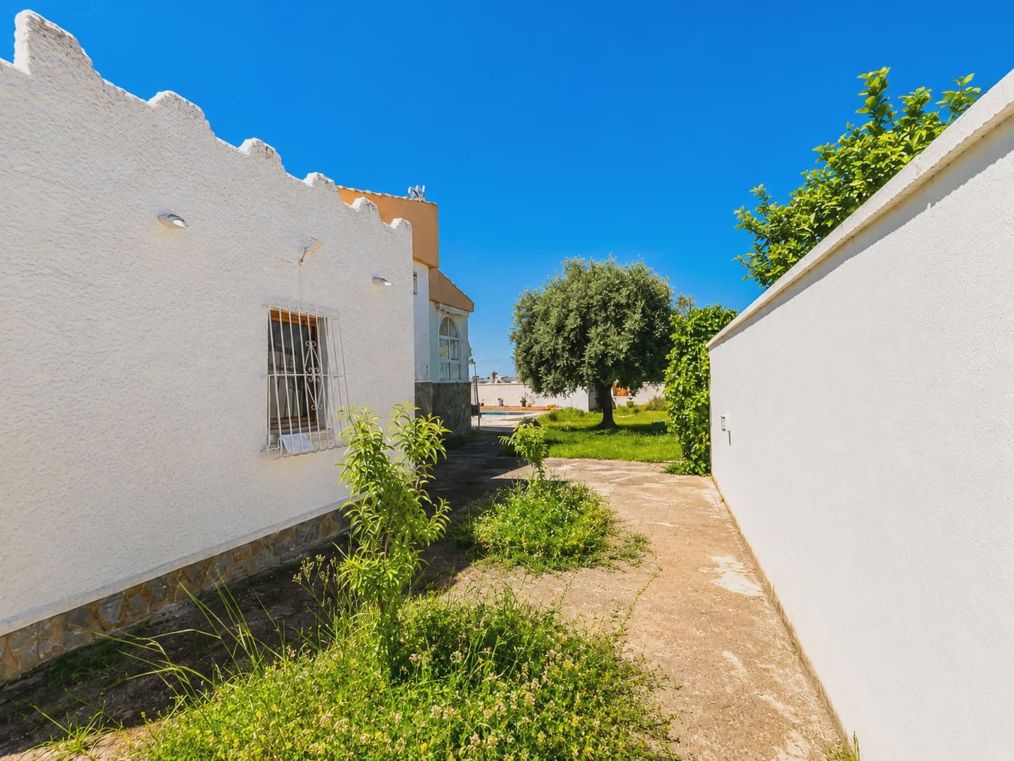 5 bedroom Villa for sale in Torrevieja with pool garage - € 399,000 (Ref: 10011677)