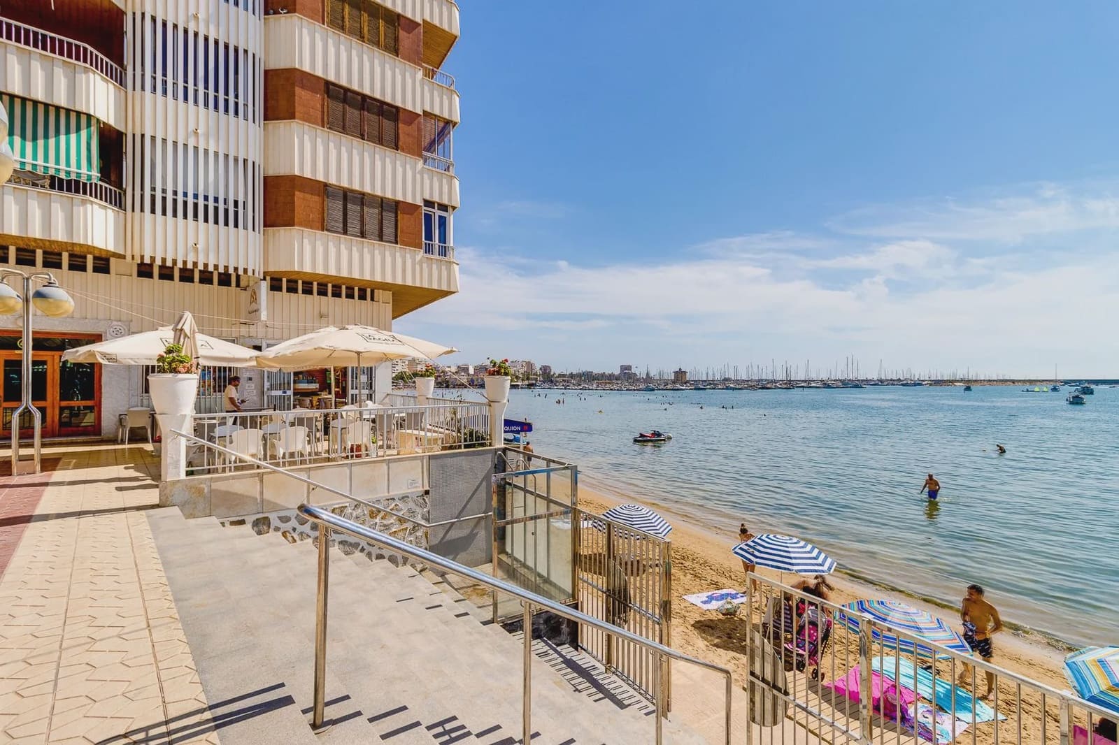 3 soveværelse Lejlighed til salg i Torrevieja med swimmingpool - € 256.000 (Ref: 10011678)