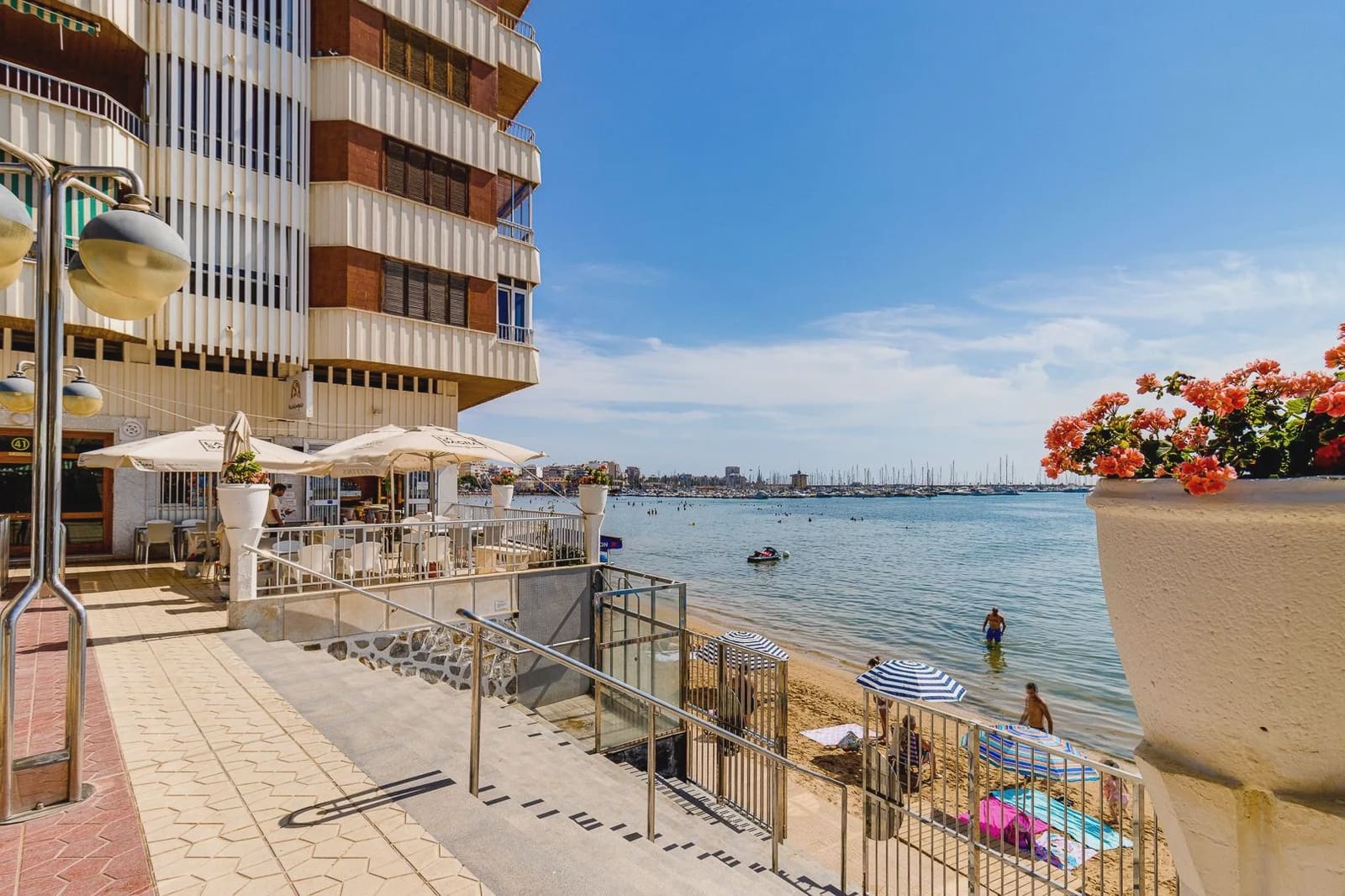 3 soveværelse Lejlighed til salg i Torrevieja med swimmingpool - € 256.000 (Ref: 10011678)