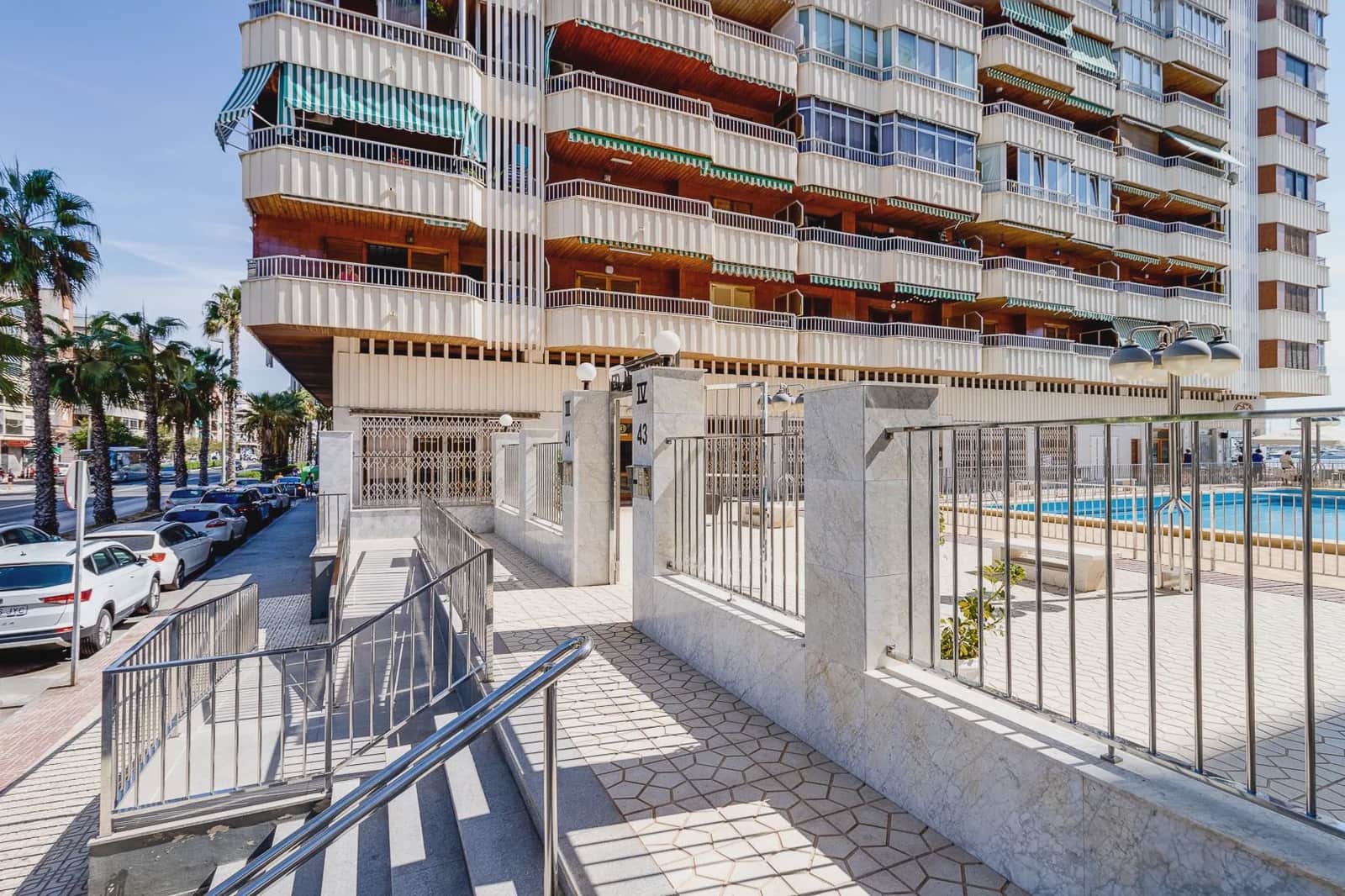 3 soveværelse Lejlighed til salg i Torrevieja med swimmingpool - € 256.000 (Ref: 10011678)
