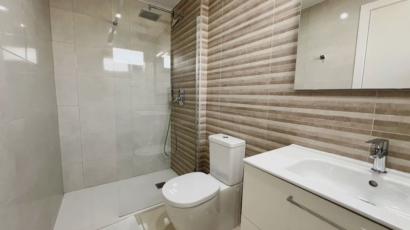 2 sovrum Lägenhet till salu i Villamartin med pool - 275 000 € (Ref: 10031305)
