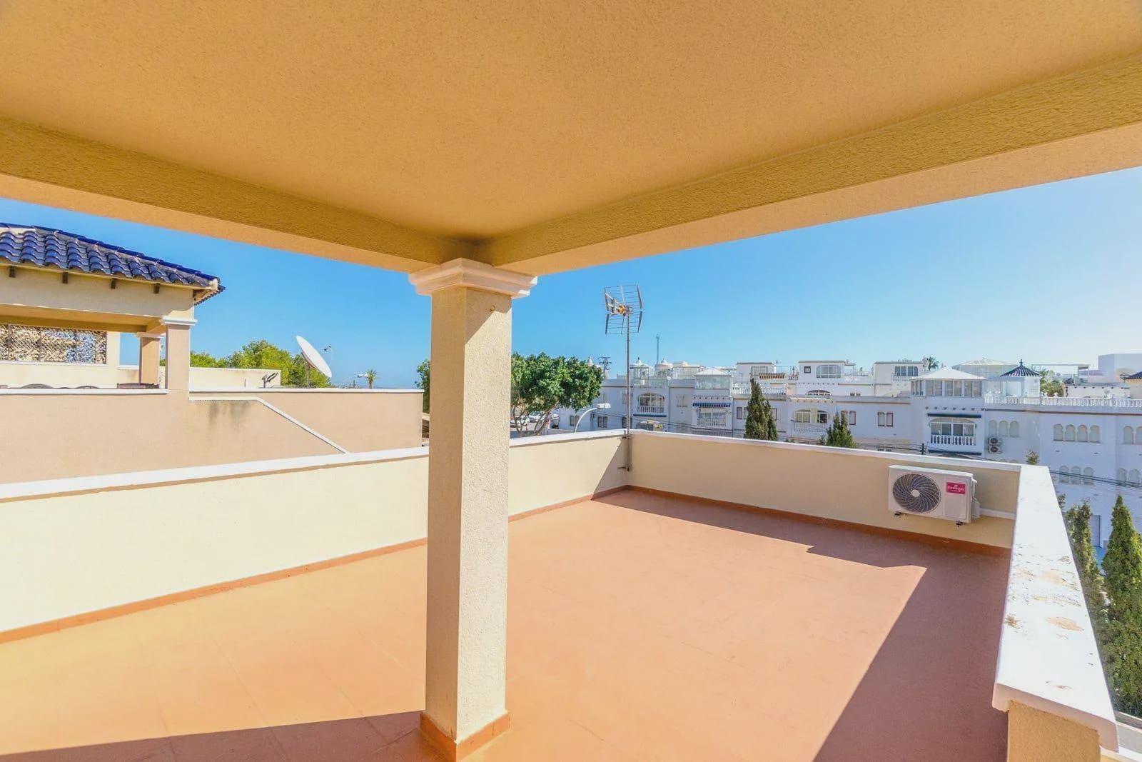 3 camera da letto Villa in vendita in Orihuela Costa con piscina garage - 295.000 € (Rif: 10038953)