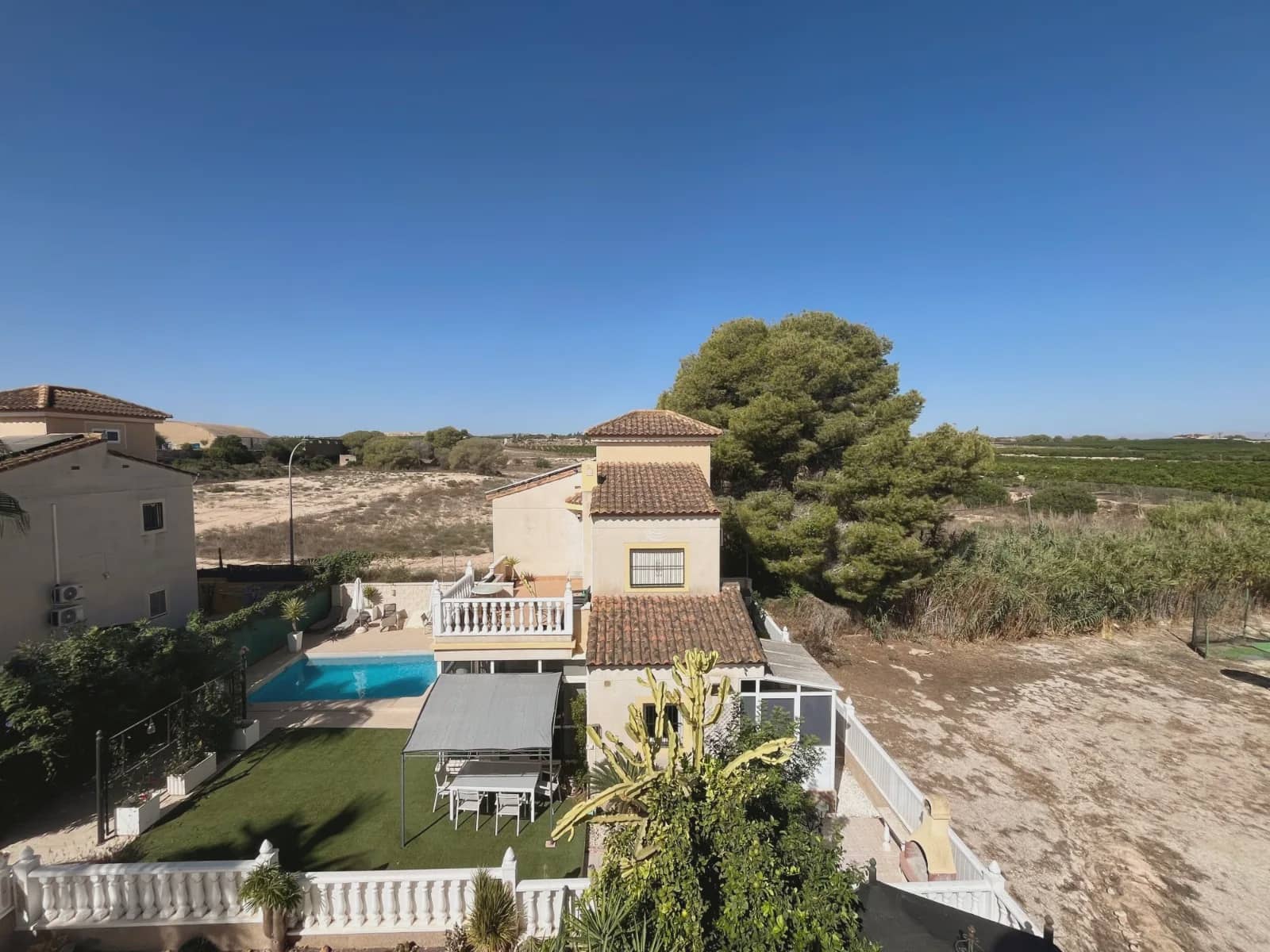 3 soveværelse Villa til salg i Algorfa med swimmingpool garage - € 255.000 (Ref: 10062311)