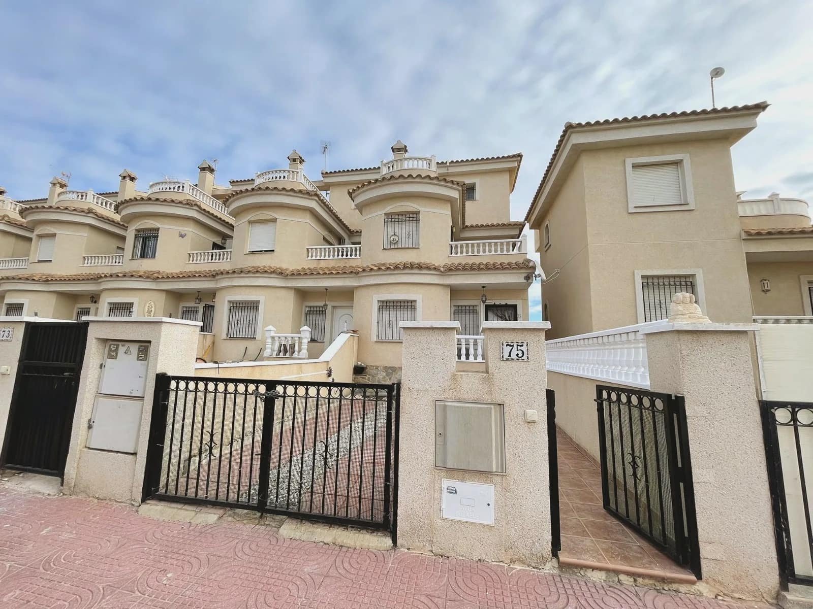 3 slaapkamer Huis te koop in Ciudad Quesada met garage - € 209.000 (Ref: 10062313)