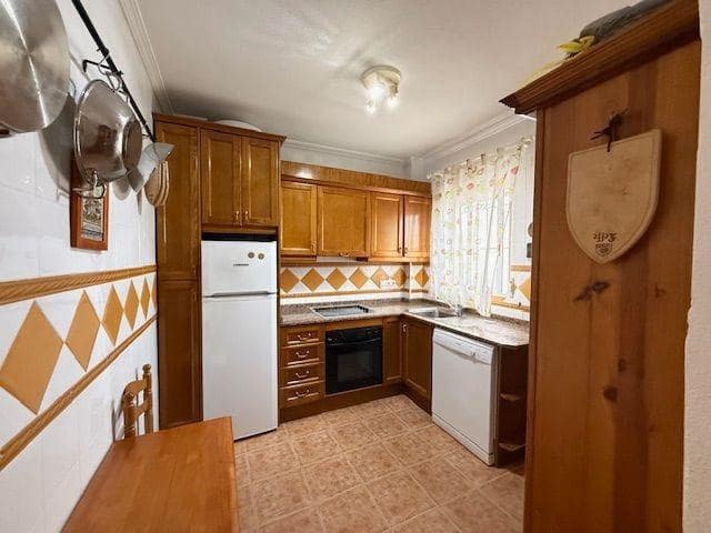 2 makuuhuone Omakotitalo myytävänä paikassa Orihuela Costa mukana uima-altaan 
autotalli - 220 000 € (Ref: 10070984)
