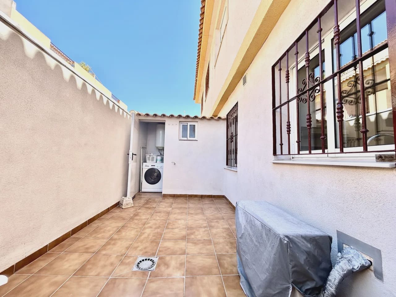 2 bedroom Apartment for sale in La Zenia with pool - € 187,000 (Ref: 10072677)