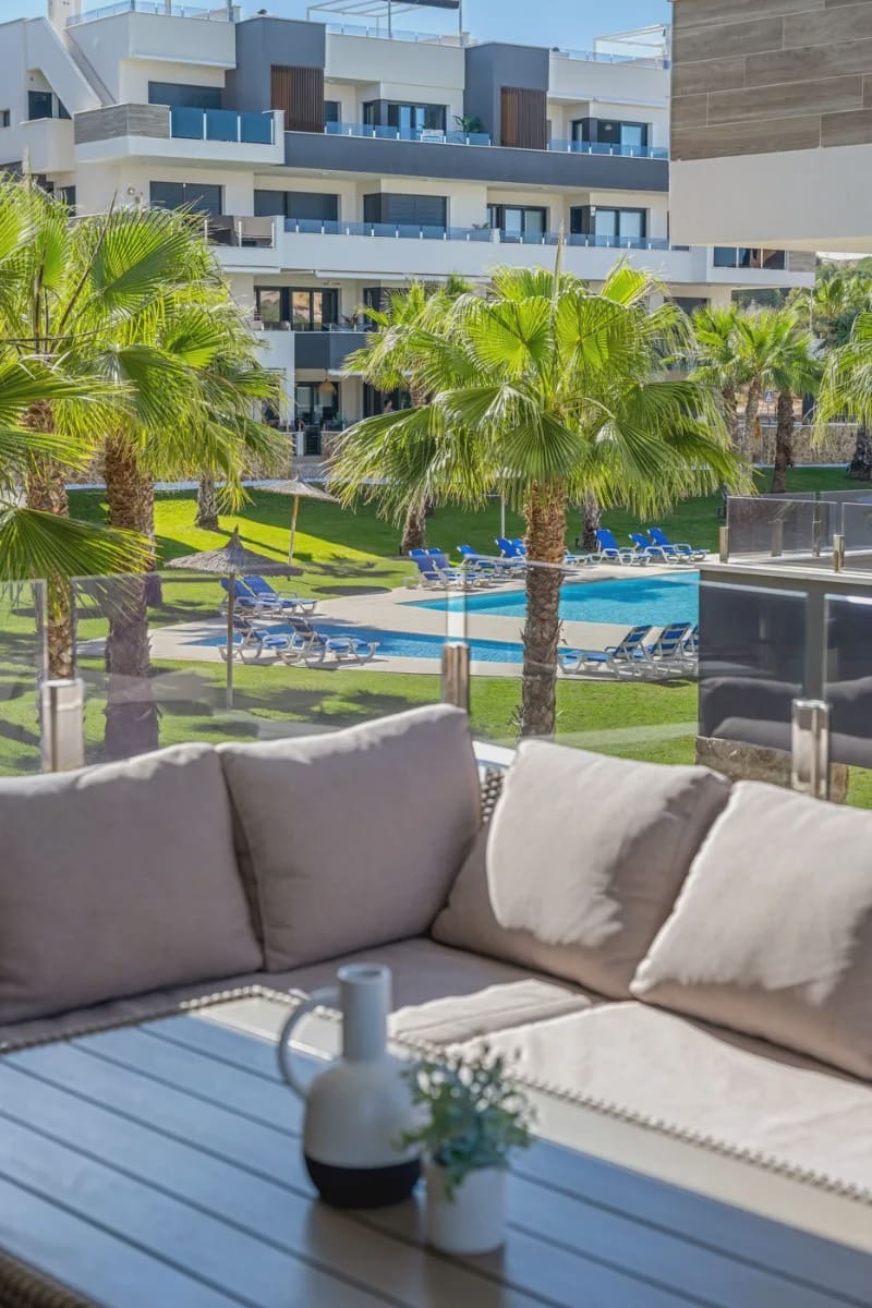 2 soveværelse Lejlighed til salg i Orihuela Costa med swimmingpool garage - € 299.000 (Ref: 10072679)