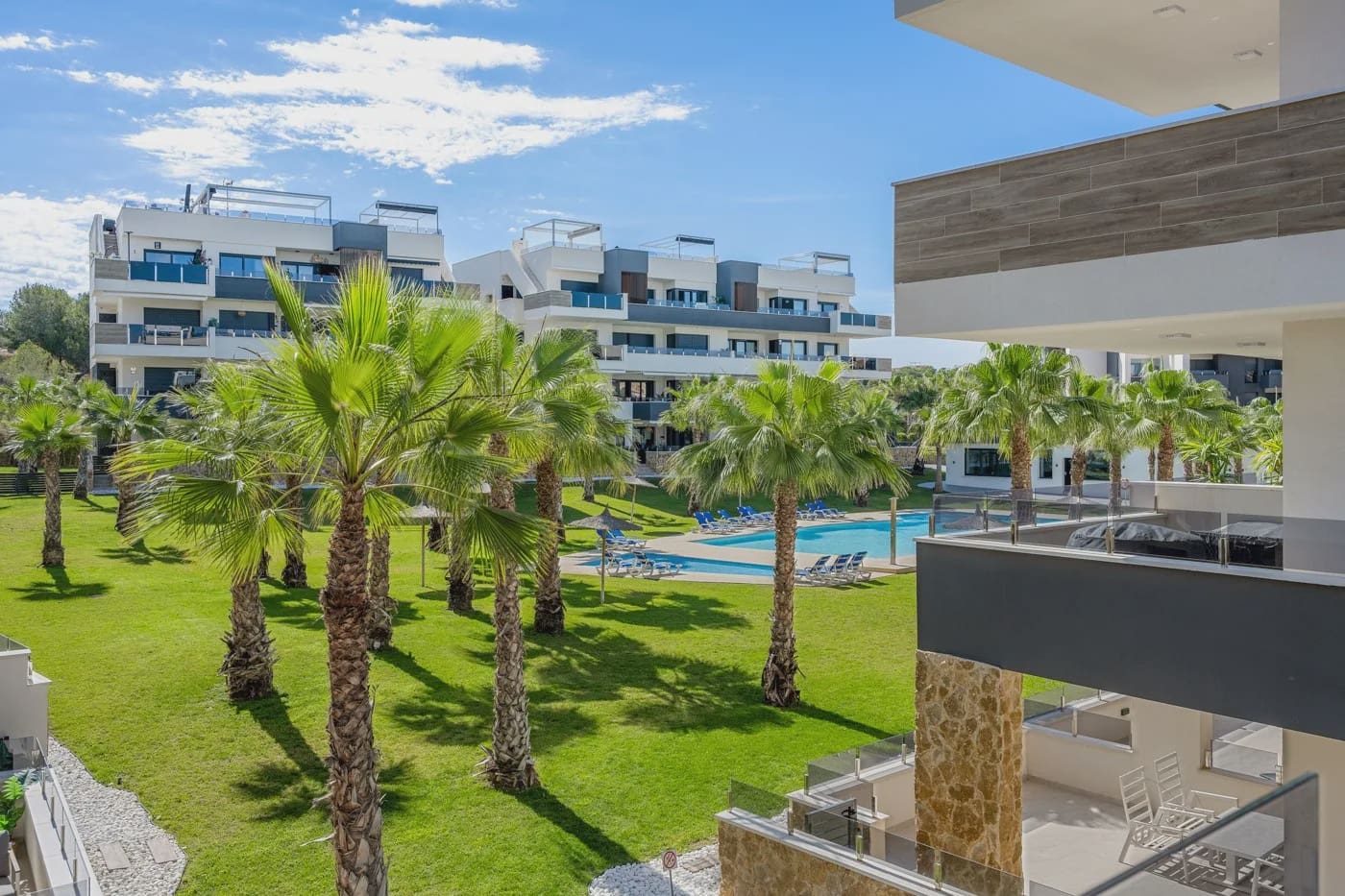 2 soveværelse Lejlighed til salg i Orihuela Costa med swimmingpool garage - € 299.000 (Ref: 10072679)