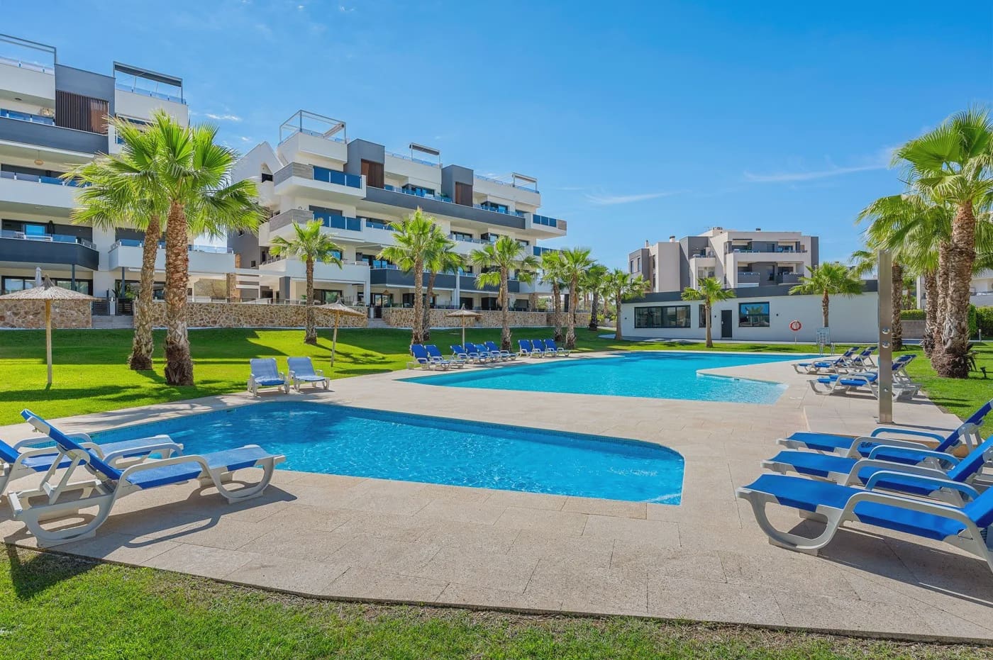 2 soveværelse Lejlighed til salg i Orihuela Costa med swimmingpool garage - € 299.000 (Ref: 10072679)
