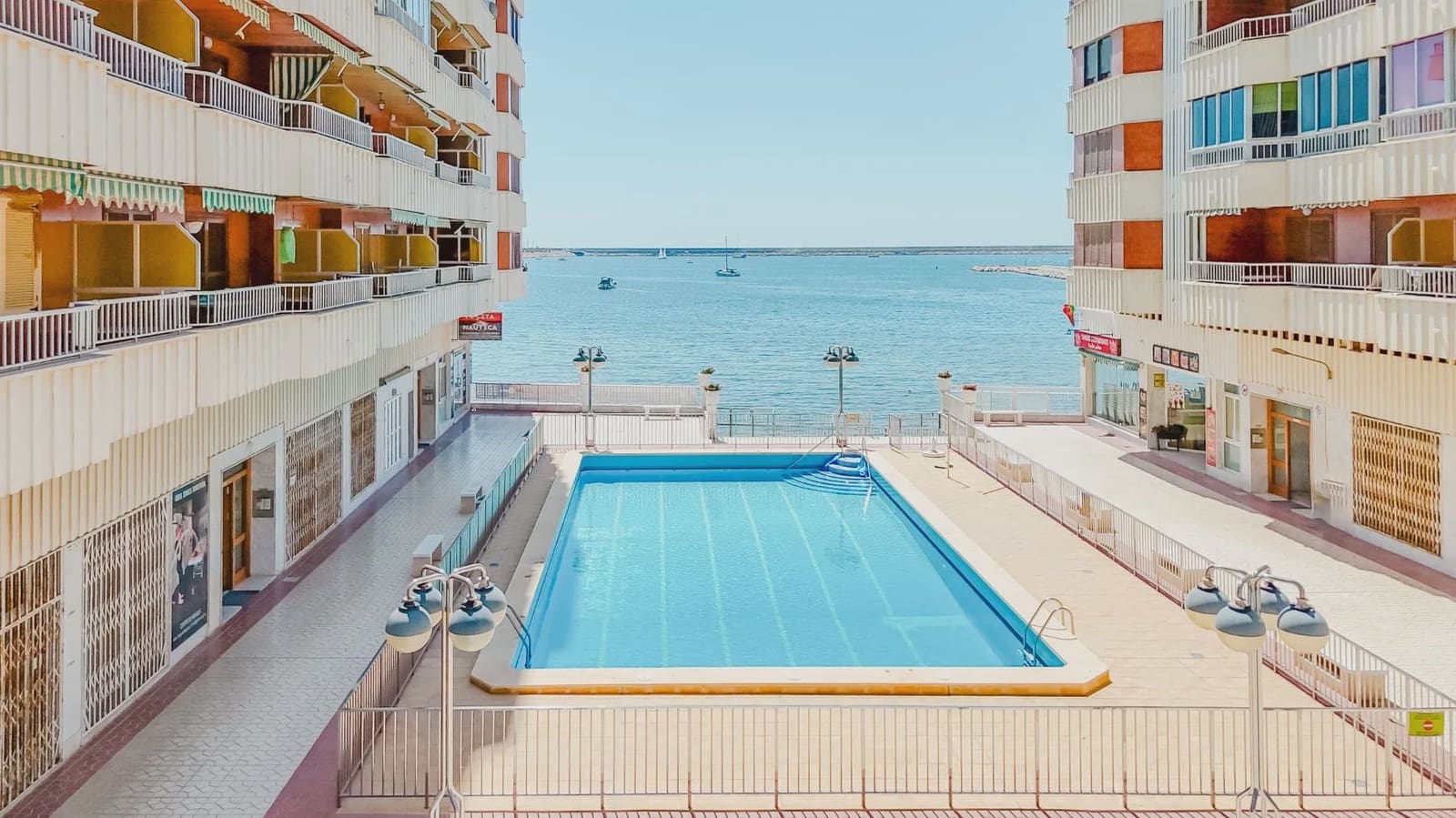 3 quarto Apartamento para venda em Torrevieja com piscina - 236 000 € (Ref: 10076936)