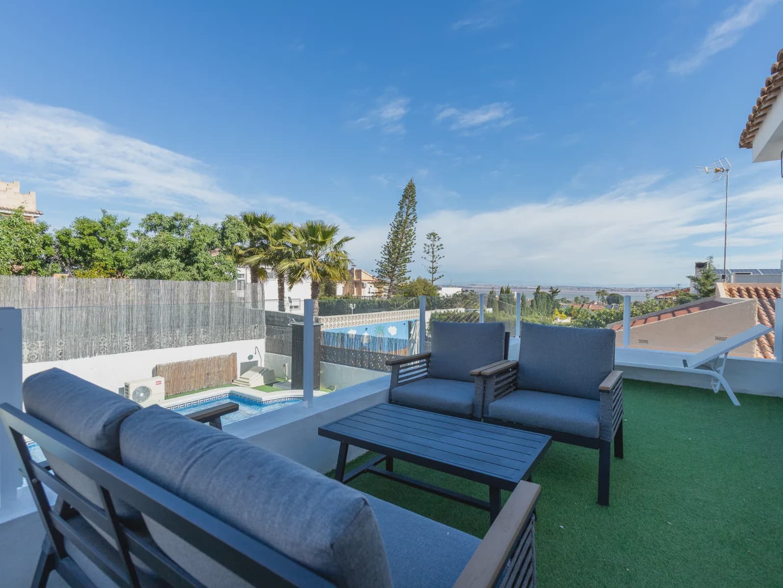 Chalet de 4 habitaciones en Los Balcones en venta con piscina garaje - 549.000 € (Ref: 10077363)