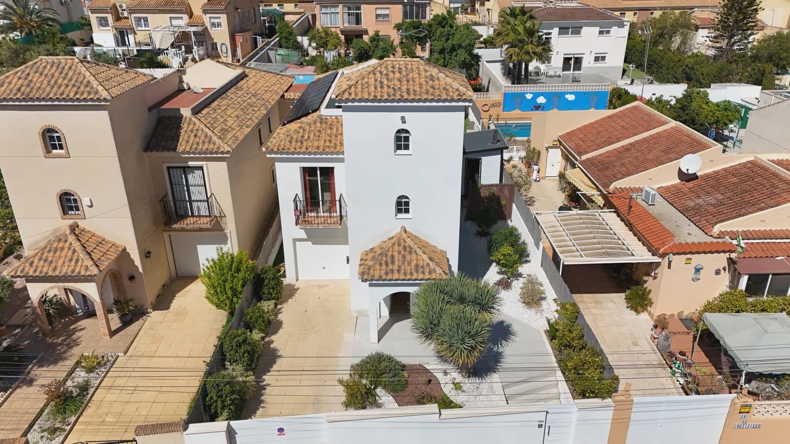Chalet de 4 habitaciones en Los Balcones en venta con piscina garaje - 549.000 € (Ref: 10077363)