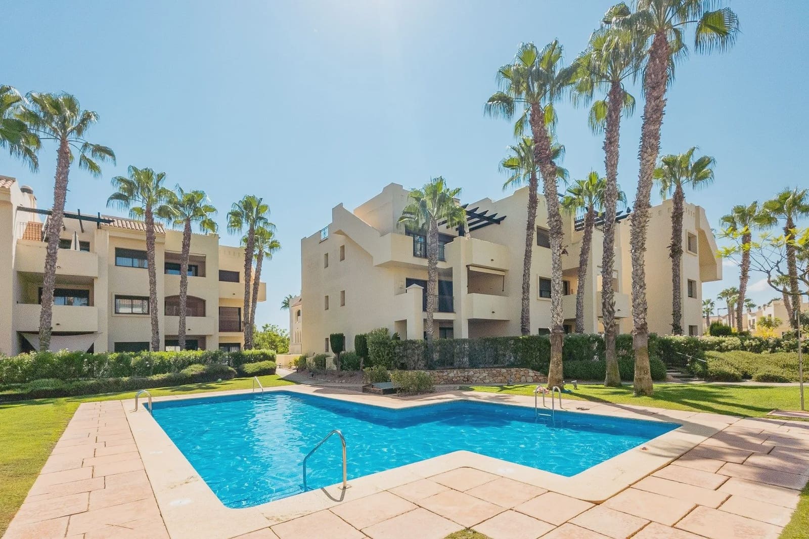 3 camera da letto Appartamento in vendita in Roda con piscina garage - 300.000 € (Rif: 10081766)