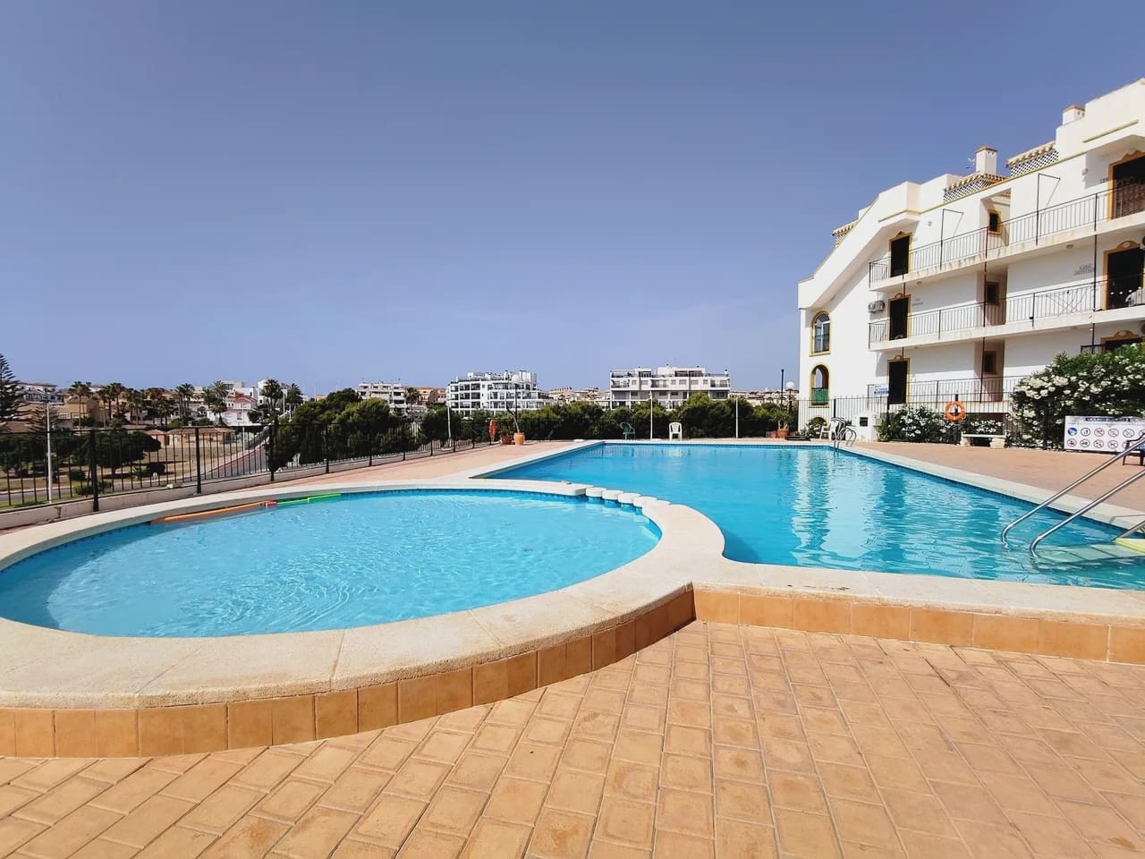 2 slaapkamer Appartement te koop in La Zenia met zwembad - € 169.900 (Ref: 10098281)