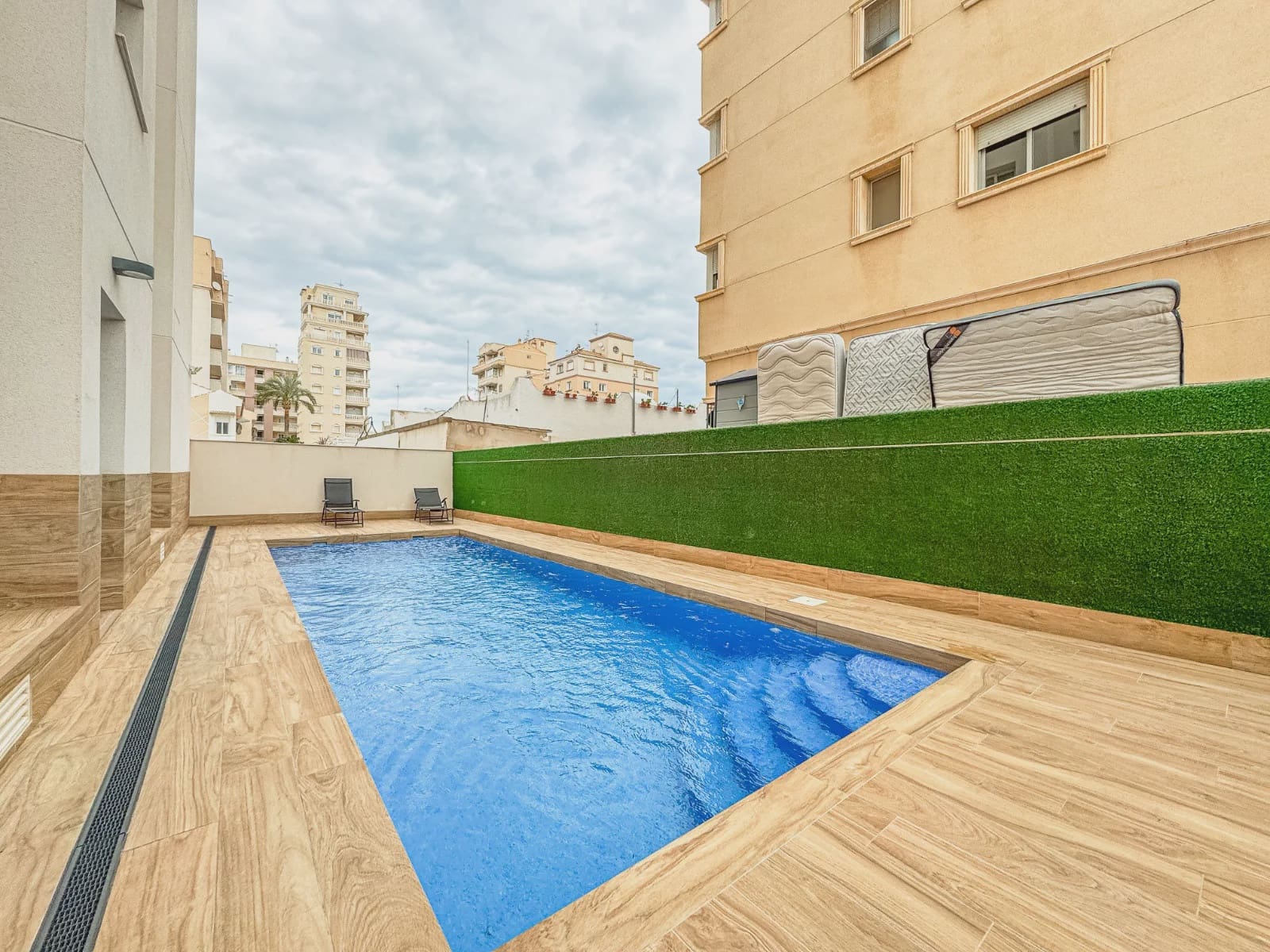 2 bedroom Apartment for sale in Torrevieja with pool - € 197,000 (Ref: 10098283)