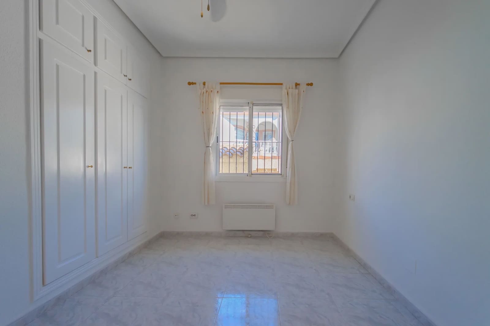 2 makuuhuone Huvila myytävänä paikassa Ciudad Quesada mukana uima-altaan - 245 000 € (Ref: 10099408)