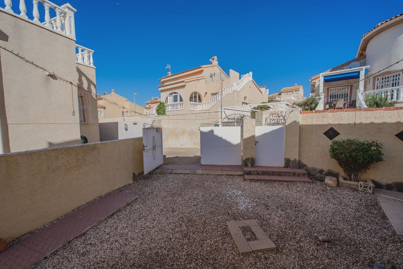 2 makuuhuone Huvila myytävänä paikassa Ciudad Quesada mukana uima-altaan - 245 000 € (Ref: 10099408)
